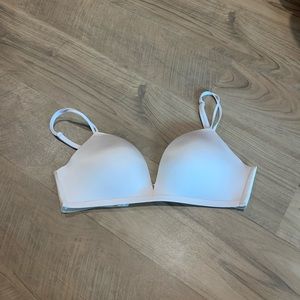 Pink/Nude Victoria’s Secret Wireless Supportive Bra size 32D